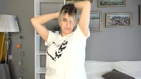 Snapshot of foamcascade chatting on December 16, 2025, 5:23 am Ellie online show from December 16, 2025, 5:23 am