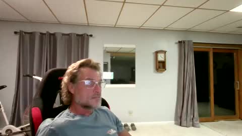 Snapshot of foodforcatfists chatting on June 4, 2026, 4:18 am foodforcatfists online show from June 4, 2026, 4:18 am