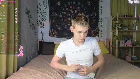 Snapshot of forever_eren chatting on November 12, 2025, 9:10 am forever_eren online show from November 12, 2025, 9:10 am