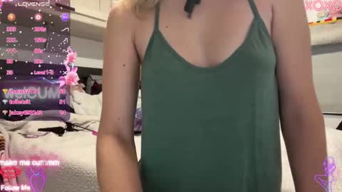 Snapshot of foreverkinkyy chatting on February 19, 2026, 5:09 pm Elaine online show from February 19, 2026, 5:09 pm