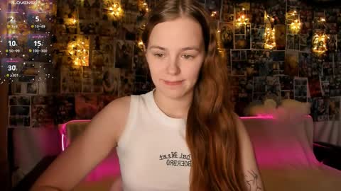 Snapshot of fox_lisaaa chatting on December 19, 2025, 9:33 pm Lisa online show from December 19, 2025, 9:33 pm