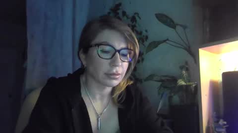 Snapshot of fox_red_lady7 chatting on March 3, 2025, 6:33 pm fox_red_lady7 online show from March 3, 2025, 6:33 pm