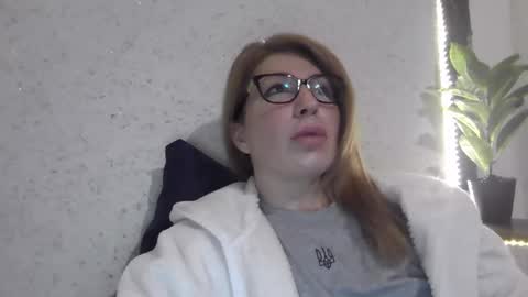 Snapshot of fox_red_lady7 chatting on March 11, 2025, 8:09 pm fox_red_lady7 online show from March 11, 2025, 8:09 pm