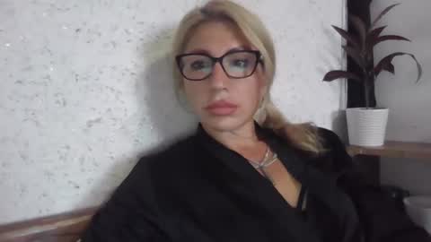 Snapshot of fox_red_lady7 chatting on September 18, 2025, 2:30 pm fox_red_lady7 online show from September 18, 2025, 2:30 pm