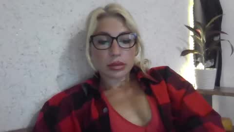 Snapshot of fox_red_lady7 chatting on October 1, 2025, 12:11 pm fox_red_lady7 online show from October 1, 2025, 12:11 pm