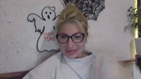 Snapshot of fox_red_lady7 chatting on October 29, 2025, 7:04 pm fox_red_lady7 online show from October 29, 2025, 7:04 pm