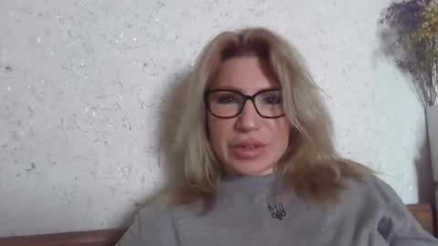 fox_red_lady7 online show from March 7, 2026, 7:27 am