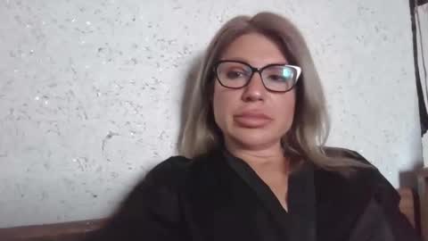 fox_red_lady7 online show from March 27, 2026, 8:09 am