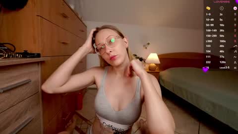Snapshot of foxeslovefoxes chatting on May 26, 2026, 10:00 am CUSTOM PHOTOS AND VIDEOS - online show from May 26, 2026, 10:00 am