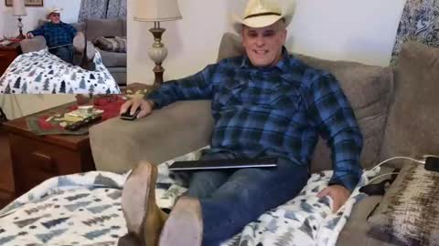 Snapshot of foxhunt99 chatting on December 2, 2024, 1:58 am Hunter online show from December 2, 2024, 1:58 am