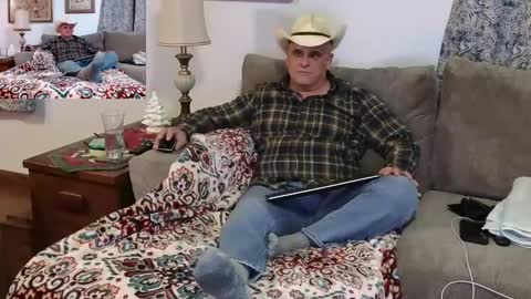 Snapshot of foxhunt99 chatting on December 17, 2024, 3:17 am Hunter online show from December 17, 2024, 3:17 am