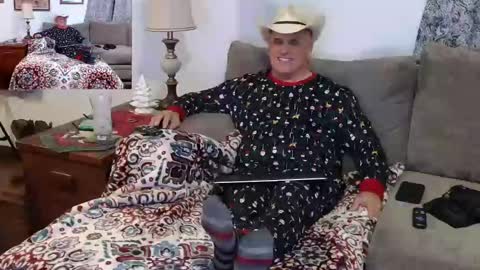 Snapshot of foxhunt99 chatting on December 18, 2024, 3:37 am Hunter online show from December 18, 2024, 3:37 am