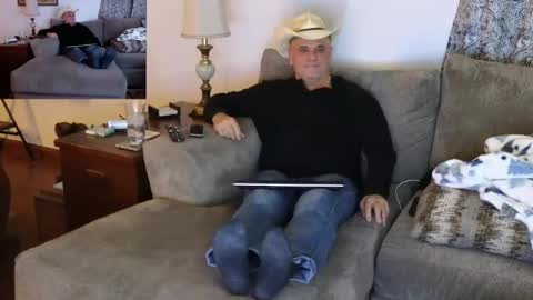 Snapshot of foxhunt99 chatting on January 15, 2025, 3:22 am Hunter online show from January 15, 2025, 3:22 am