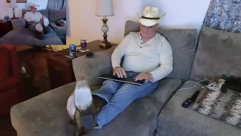 Snapshot of foxhunt99 chatting on February 8, 2025, 3:08 am Hunter online show from February 8, 2025, 3:08 am