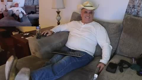 Snapshot of foxhunt99 chatting on February 24, 2025, 2:30 am Hunter online show from February 24, 2025, 2:30 am