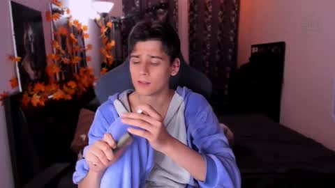 Foxicfu online show from November 5, 2025, 7:58 pm