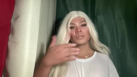 Snapshot of foxli_xx chatting on April 23, 2026, 10:58 am KITTY online show from April 23, 2026, 10:58 am