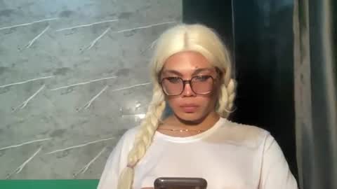 Snapshot of foxli_xx chatting on June 9, 2026, 11:33 am KITTY online show from June 9, 2026, 11:33 am