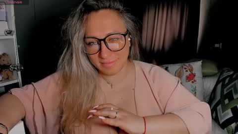 Snapshot of foxxxy__lady chatting on April 22, 2026, 3:09 am Kris online show from April 22, 2026, 3:09 am