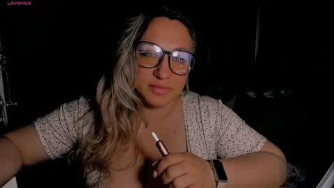Snapshot of foxxxy__lady chatting on May 10, 2026, 2:06 am Kris online show from May 10, 2026, 2:06 am