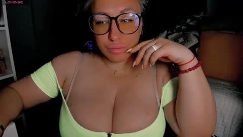 Snapshot of foxxxy__lady chatting on June 29, 2026, 2:29 am Kris online show from June 29, 2026, 2:29 am
