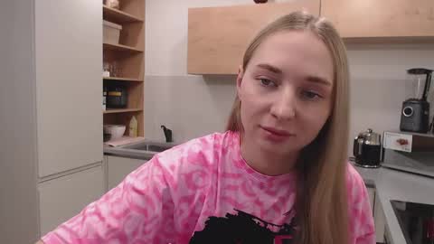 Snapshot of foxy0990 chatting on December 3, 2024, 9:33 am Maria online show from December 3, 2024, 9:33 am