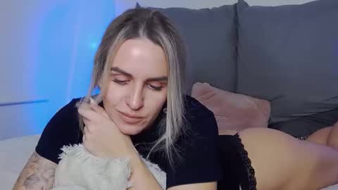 Foxy Kimmi online show from November 26, 2025, 7:09 am