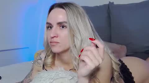 Foxy Kimmi online show from December 23, 2025, 6:44 am