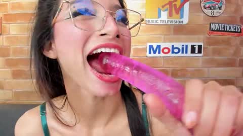 Loren online show from March 4, 2026, 6:14 pm