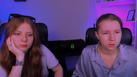 foxy_tease_ online show from November 6, 2025, 9:54 am