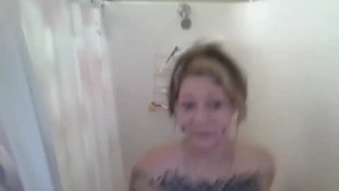 foxyfang online show from September 26, 2025, 1:48 pm