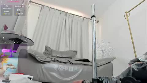 Snapshot of foxyiyi chatting on December 14, 2025, 7:58 am yiyi online show from December 14, 2025, 7:58 am