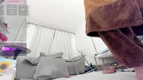 Snapshot of foxyiyi chatting on December 15, 2025, 11:58 am yiyi online show from December 15, 2025, 11:58 am