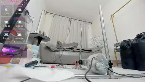 yiyi online show from December 18, 2025, 12:00 pm