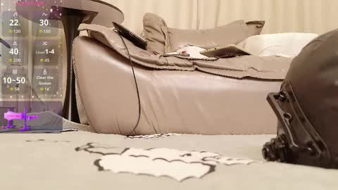 yiyi online show from April 12, 2026, 11:59 am