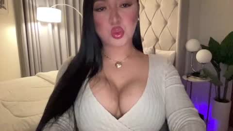 Snapshot of foxyluscious chatting on January 12, 2025, 12:18 am Ms Celeste Anne online show from January 12, 2025, 12:18 am