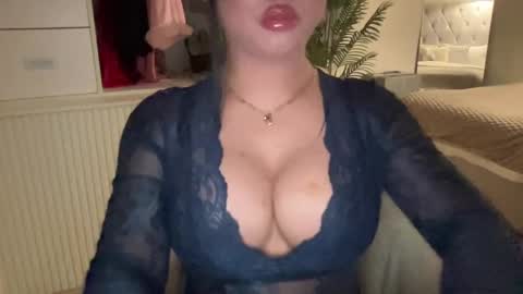 Snapshot of foxyluscious chatting on February 15, 2025, 7:17 pm Ms Celeste Anne online show from February 15, 2025, 7:17 pm