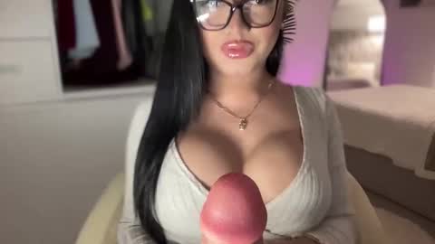 Snapshot of foxyluscious chatting on September 20, 2025, 5:08 am Ms Celeste Anne online show from September 20, 2025, 5:08 am