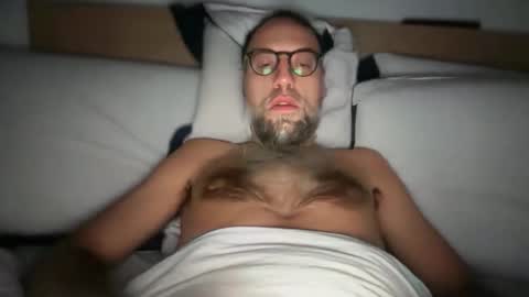 Snapshot of fra___ chatting on December 15, 2025, 11:36 am fra___ online show from December 15, 2025, 11:36 am