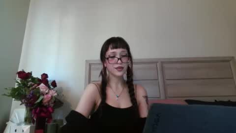 Snapshot of fragilemasochist chatting on February 18, 2026, 6:15 pm Angel online show from February 18, 2026, 6:15 pm