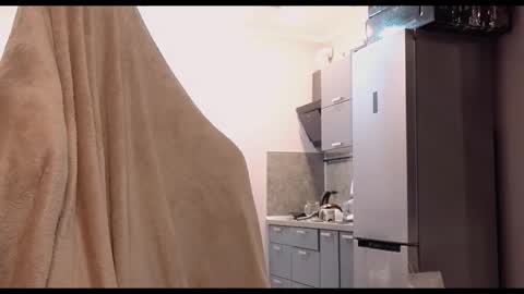 fran_bow online show from December 1, 2025, 2:38 am