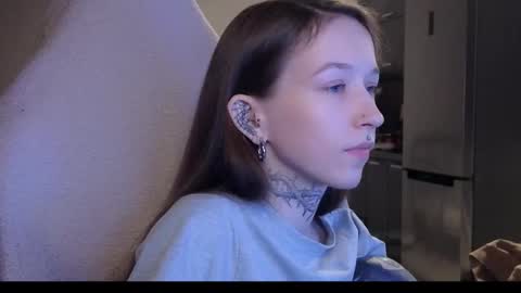 Snapshot of fran_bow chatting on January 15, 2026, 12:26 am fran_bow online show from January 15, 2026, 12:26 am