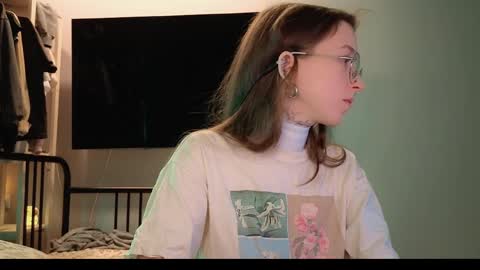 fran_bow online show from April 8, 2026, 6:41 pm