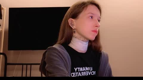 fran_bow online show from April 9, 2026, 11:21 pm