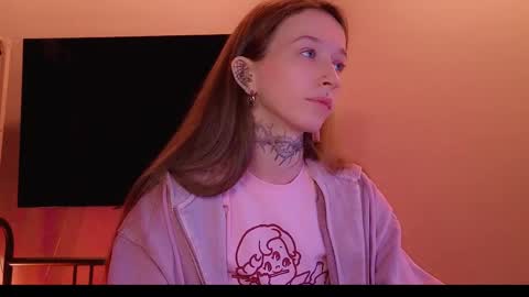 fran_bow online show from April 15, 2026, 5:42 pm