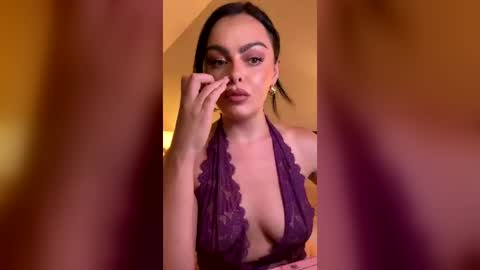 Snapshot of francesca_xo chatting on July 2, 2026, 10:38 pm Francesca online show from July 2, 2026, 10:38 pm