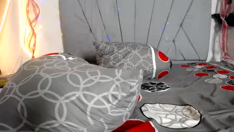 francihot4 online show from December 16, 2025, 2:16 am