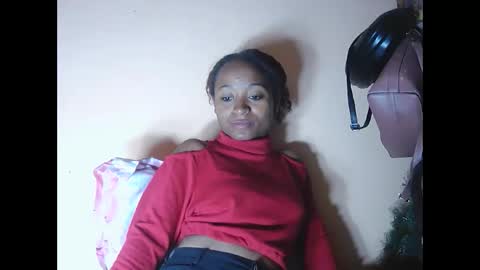 Snapshot of francine925426 chatting on October 19, 2025, 4:07 pm francine925426 online show from October 19, 2025, 4:07 pm