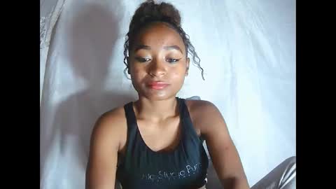 Snapshot of francine925426 chatting on November 22, 2025, 7:07 am francine925426 online show from November 22, 2025, 7:07 am