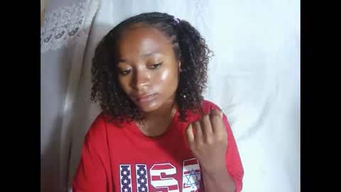 Snapshot of francine925426 chatting on December 14, 2025, 9:47 am francine925426 online show from December 14, 2025, 9:47 am